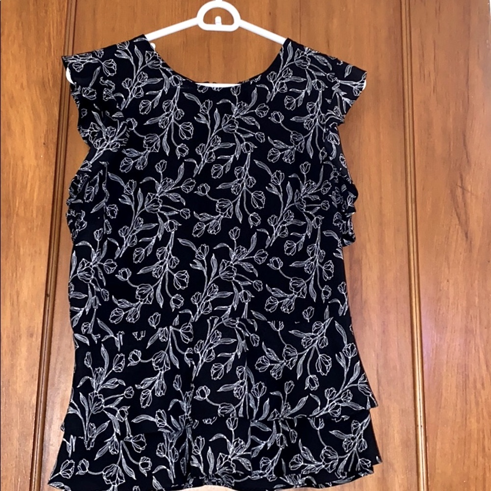Banana Republic Size 8 Flowered Ruffled Top